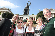 OB Christian Ude stößt an (Foto: Martin Schmitz)